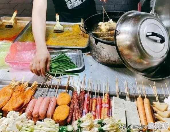 路边摊夜市美食新体验，特色小吃等你来尝！