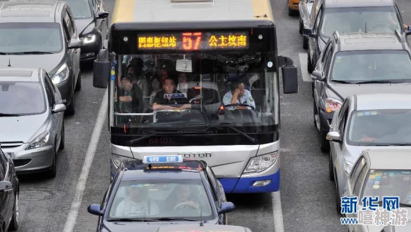 《百合文车》乘客拥挤车速缓慢前方道路施工预计晚点